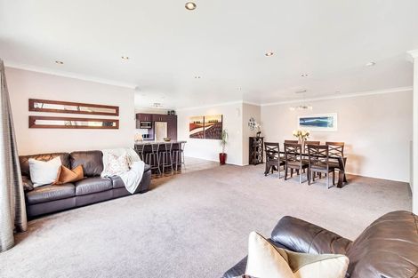 Photo of property in 51 Sapperton Drive, Henderson, Auckland, 0612