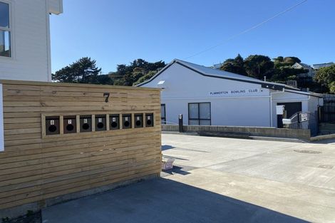 Photo of property in 2/7 Grays Road, Plimmerton, Porirua, 5026