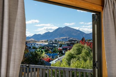 Photo of property in 4 Kings Drive, Wanaka, 9305