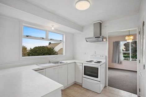 Photo of property in 16 Leaming Place, Clarks Beach, 2122