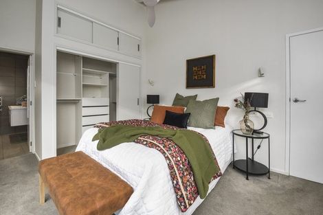 Photo of property in 2/24 Colonial Road, Birkenhead, Auckland, 0626