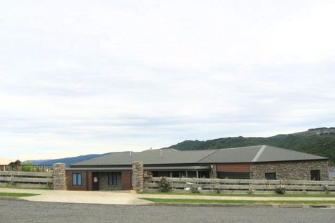 Photo of property in 6 Marua Palm Grove, Timberlea, Upper Hutt, 5018