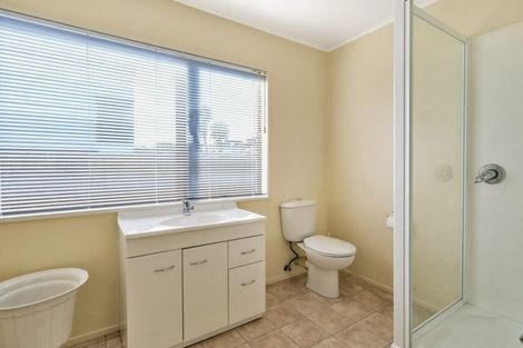 Photo of property in 2/20 Takutai Avenue, Bucklands Beach, Auckland, 2012