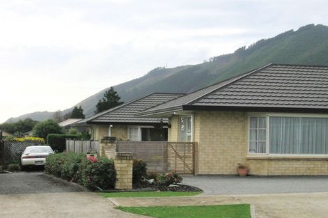 Photo of property in 1b Hemi Street, Waikanae, 5036