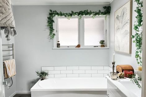 Photo of property in 84 Millbrook Road, Henderson, Auckland, 0612