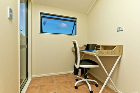 Photo of property in 8 Almond Grove, Greenhithe, Auckland, 0632