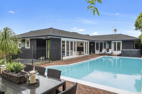 Photo of property in 3 Page Point, Mellons Bay, Auckland, 2014