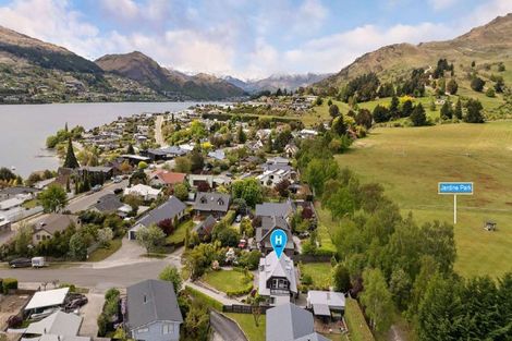 Photo of property in 7 Kelvin Place, Kelvin Heights, Queenstown, 9300