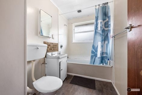 Photo of property in 2/11 Sutherland Avenue, Silverstream, Upper Hutt, 5019