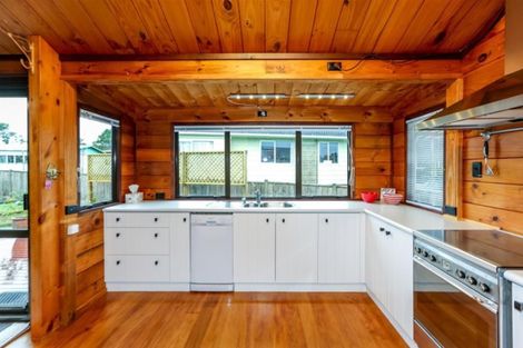 Photo of property in 15 Hickford Place, Okato, 4335