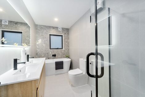 Photo of property in 8b Hadfield Street, Beach Haven, Auckland, 0626