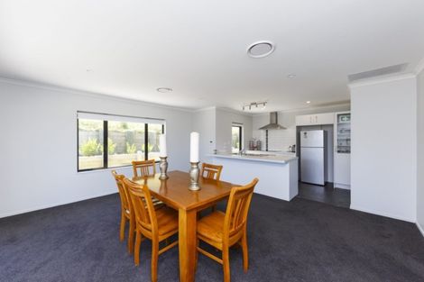 Photo of property in 20 La Lena Grove, Fitzherbert, Palmerston North, 4410