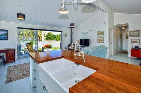 Photo of property in 14 Monkhouse Street, Tolaga Bay, 4077