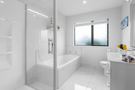 Photo of property in 9 Ruapai Drive, Levin, 5571