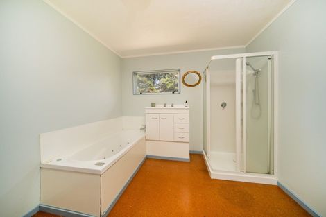 Photo of property in 1697 Russell Road, Helena Bay, Hikurangi, 0184