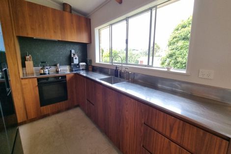 Photo of property in 15 Dawnhaven Drive, Te Atatu Peninsula, Auckland, 0610