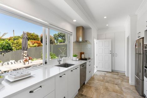 Photo of property in 1/1 Eastcliffe Road, Castor Bay, Auckland, 0620