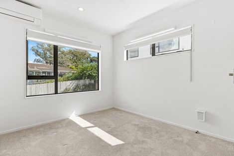 Photo of property in 4a Trengove Place, West Harbour, Auckland, 0618