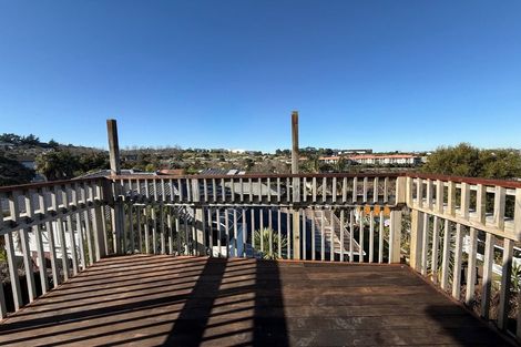Photo of property in 28 Baulcomb Parade, Windsor Park, Auckland, 0632