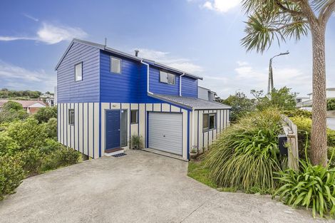 Photo of property in 12 Morere Street, Titahi Bay, Porirua, 5022