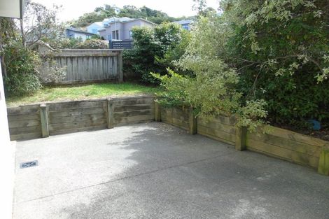 Photo of property in 52 Dress Circle, Newlands, Wellington, 6037