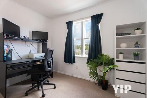 Photo of property in 36 Batchelor Street, Newlands, Wellington, 6037