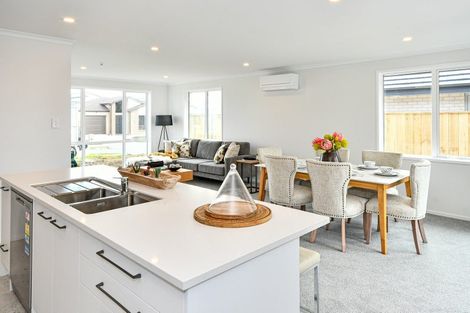 Photo of property in 10 Uatoto Road, Clarks Beach, 2122