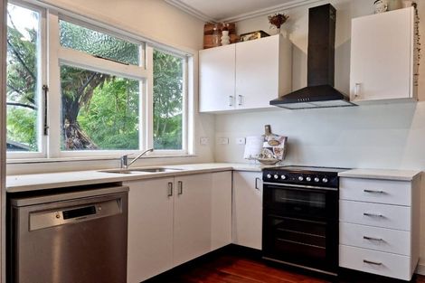 Photo of property in 26 Downe Street, New Plymouth, 4310