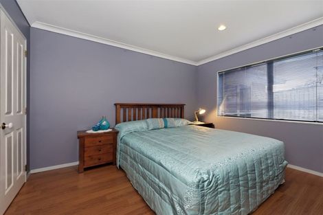 Photo of property in 83a Mt Lebanon Crescent, The Gardens, Auckland, 2105