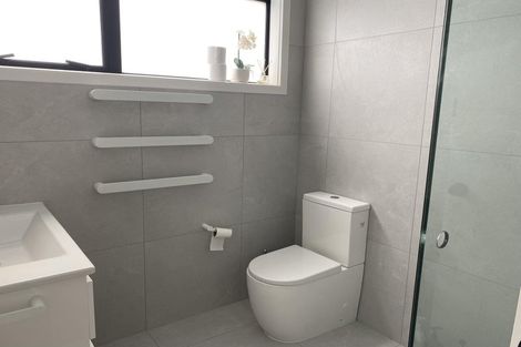 Photo of property in 70b Neil Avenue, Te Atatu Peninsula, Auckland, 0610