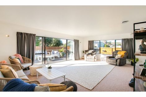 Photo of property in 15 Gillies Crescent, Waimarama, Havelock North, 4294