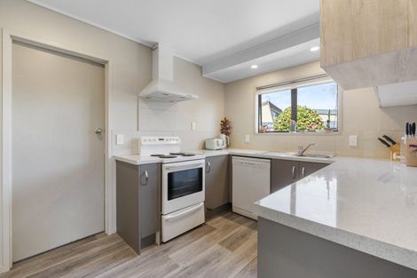 Photo of property in 2/7 Kathleen Place, Rainbow Point, Taupo, 3330