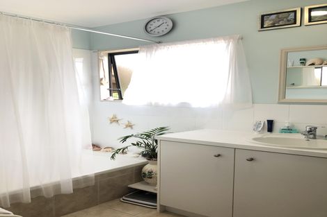 Photo of property in 6 Jacaranda Place, Kerikeri, 0230