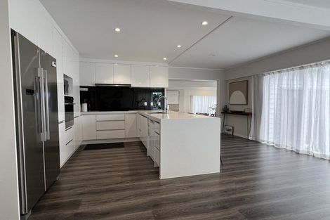 Photo of property in 2a Eastcliffe Road, Castor Bay, Auckland, 0620