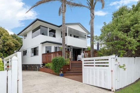 Photo of property in 19 Judkins Crescent, Cockle Bay, Auckland, 2014