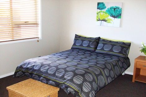 Photo of property in 2/34 Blacklock Avenue, Henderson, Auckland, 0612