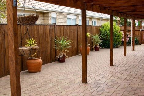Photo of property in 14 Corta Bella Place, Golflands, Auckland, 2013