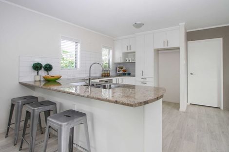 Photo of property in 29a Sylvan Crescent, Te Atatu South, Auckland, 0610
