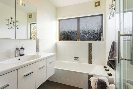 Photo of property in 24 Granville Drive, Massey, Auckland, 0614