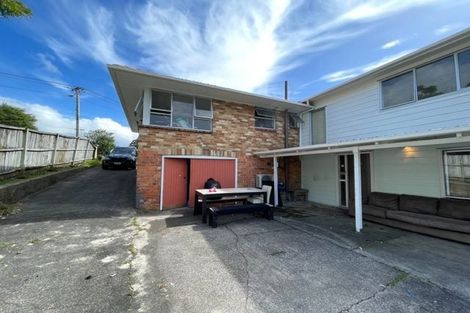 Photo of property in 2 Griffen Park Road, Mount Roskill, Auckland, 1041