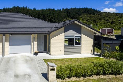 Photo of property in 17 Chalfont Road, Silverstream, Upper Hutt, 5019