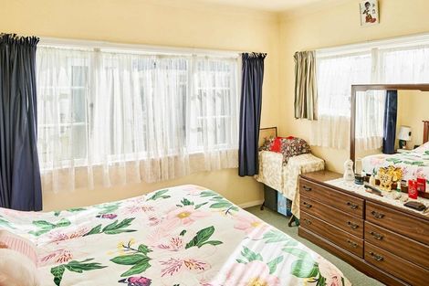 Photo of property in 4 Cambridge Street, Tawa, Wellington, 5028