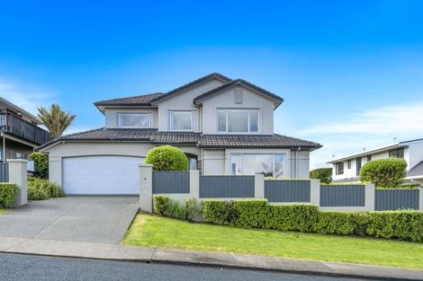 Photo of property in 2 Oakpark Place, West Harbour, Auckland, 0618