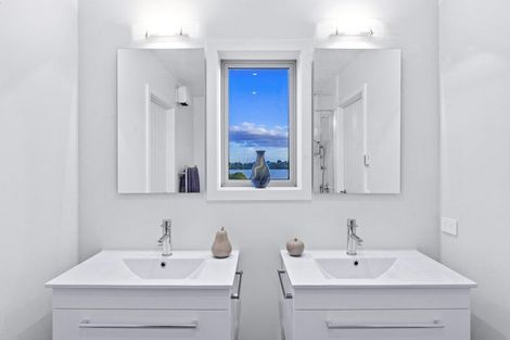 Photo of property in 18a Sylvan Park Avenue, Milford, Auckland, 0620