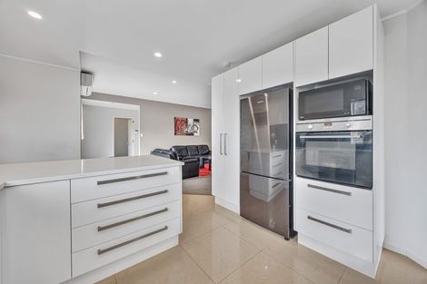 Photo of property in 6 Hanly Close, West Harbour, Auckland, 0618