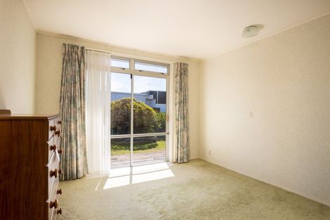 Photo of property in 14 Scott Street, Moturoa, New Plymouth, 4310