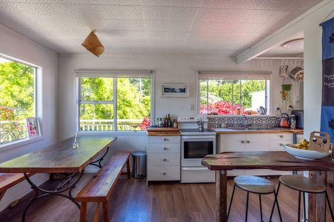 Photo of property in 61 Fairview Crescent, Omiha, Waiheke Island, 1081