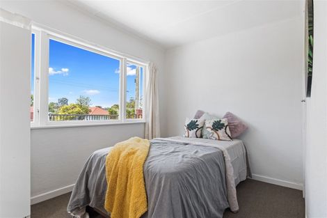 Photo of property in 6 Woodside Road, Massey, Auckland, 0614
