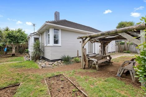 Photo of property in 9 Karaka Street, Merrilands, New Plymouth, 4312