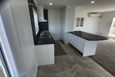 Photo of property in 623 Glenfield Road, Totara Vale, Auckland, 0629